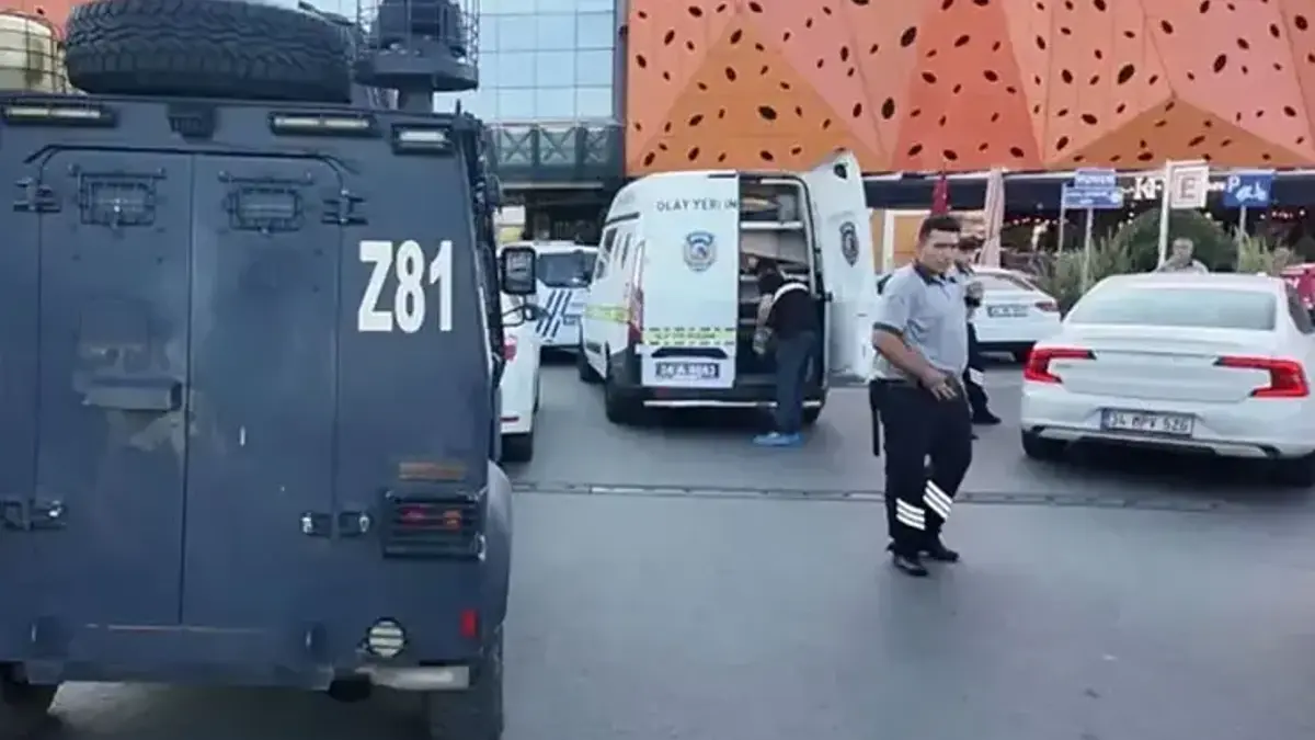 Ümraniye'de alışveriş merkezinde silahlı saldırı! Yaralılar var