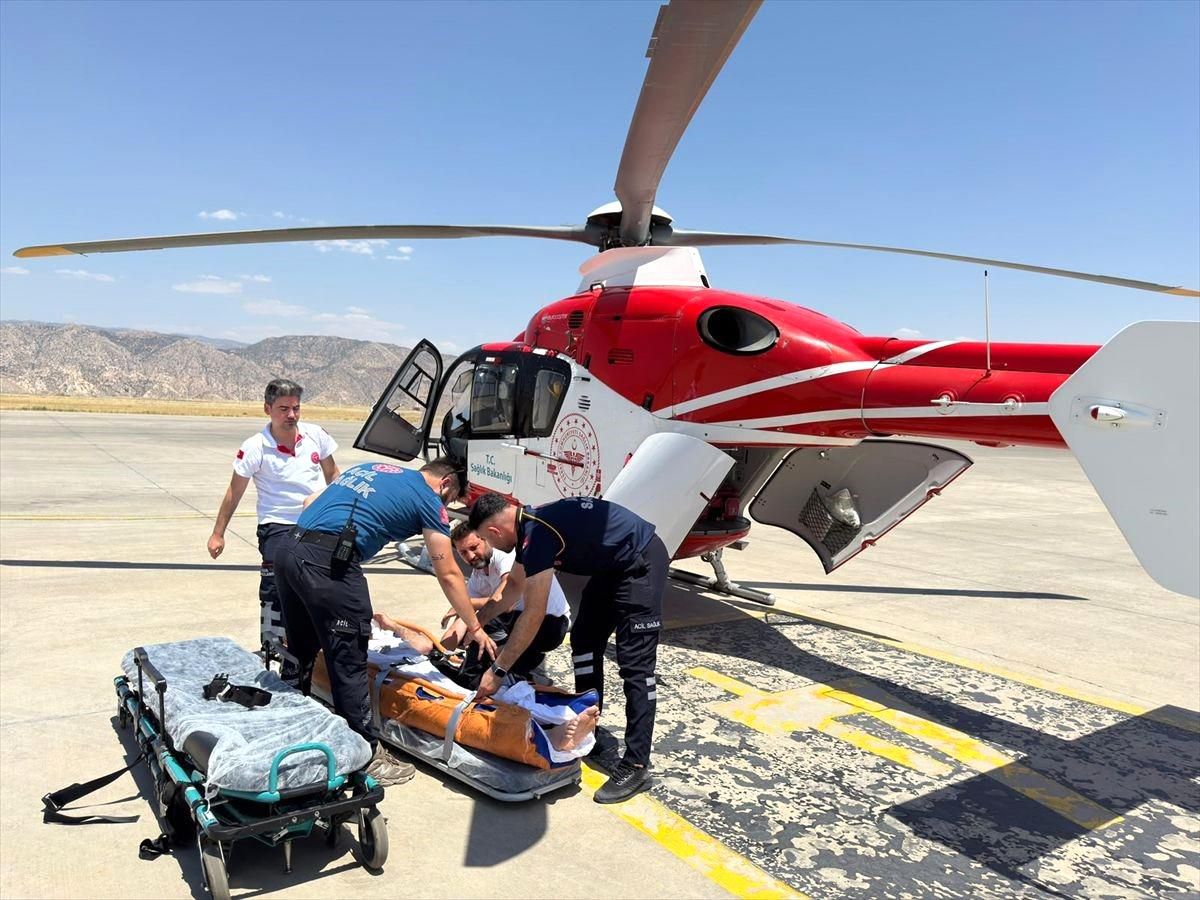 Şırnak'ta ambulans helikopter yaralı şahıs için havalandı