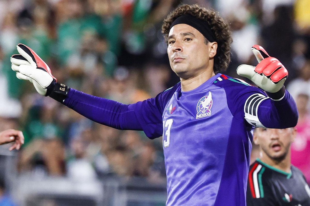 Bir devir sona erdi! Ochoa, Dünya Kupası'nın sona ermesiyle futbolu bırakıyor