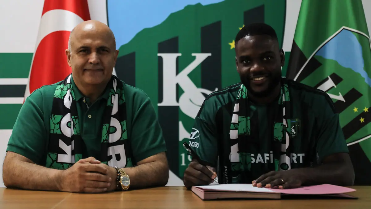 Kocaelispor'da imzalar atıldı