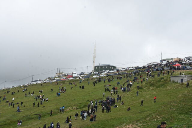 Gümüşhane'nin 1800 rakımlı yaylasında "Kadırga Otçu Şenliği" düzenlendi