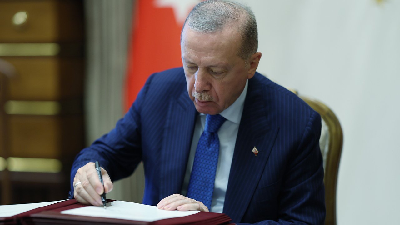 Cumhurbaşkanı Erdoğan imzaladı! 8 üniversiteye yeni rektör
