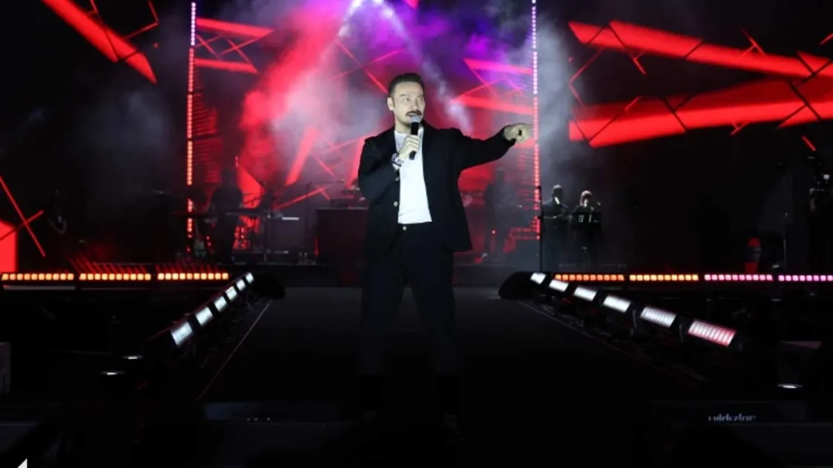 Konya Kültür Yolu Festivali sürüyor! Festivalin ikinci gününde Sinan Akçıl hayranlarını coşturdu