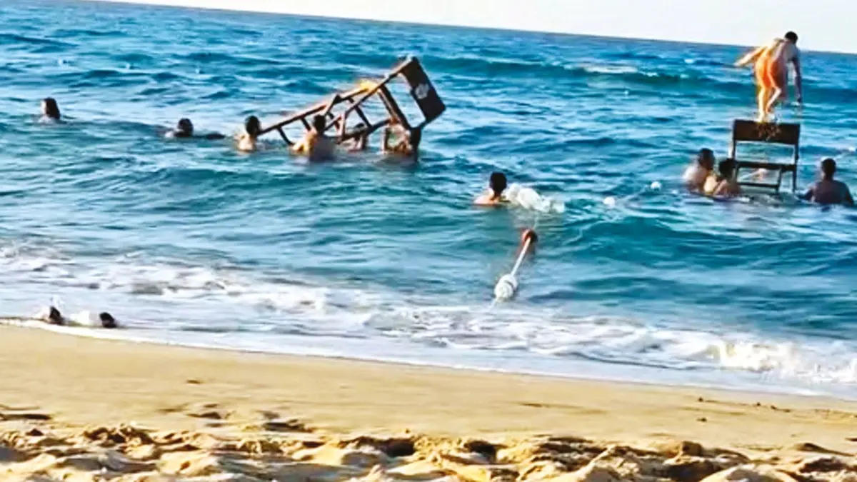 Cankurtaran kulesini söktüler! Plajda pes dedirten eğlence