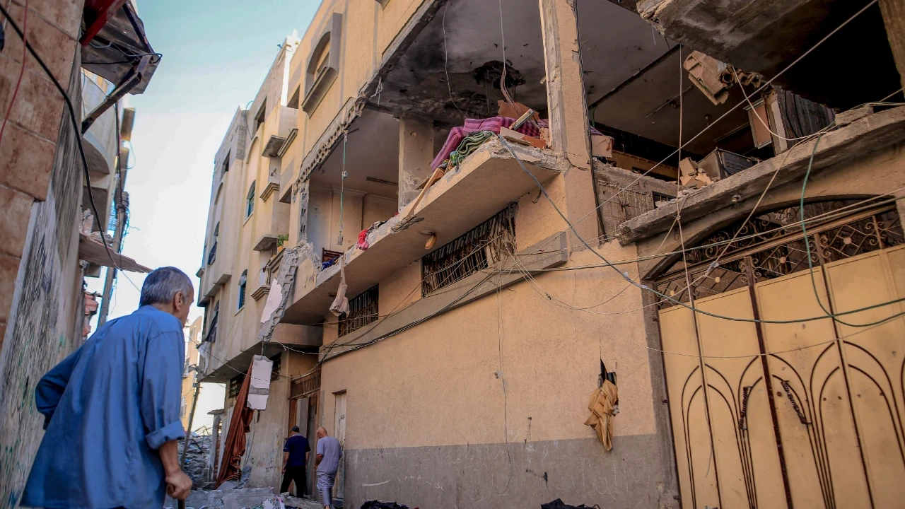 İsrail Gazze'de ev bombaladı: 5 Filistinli hayatını kaybetti