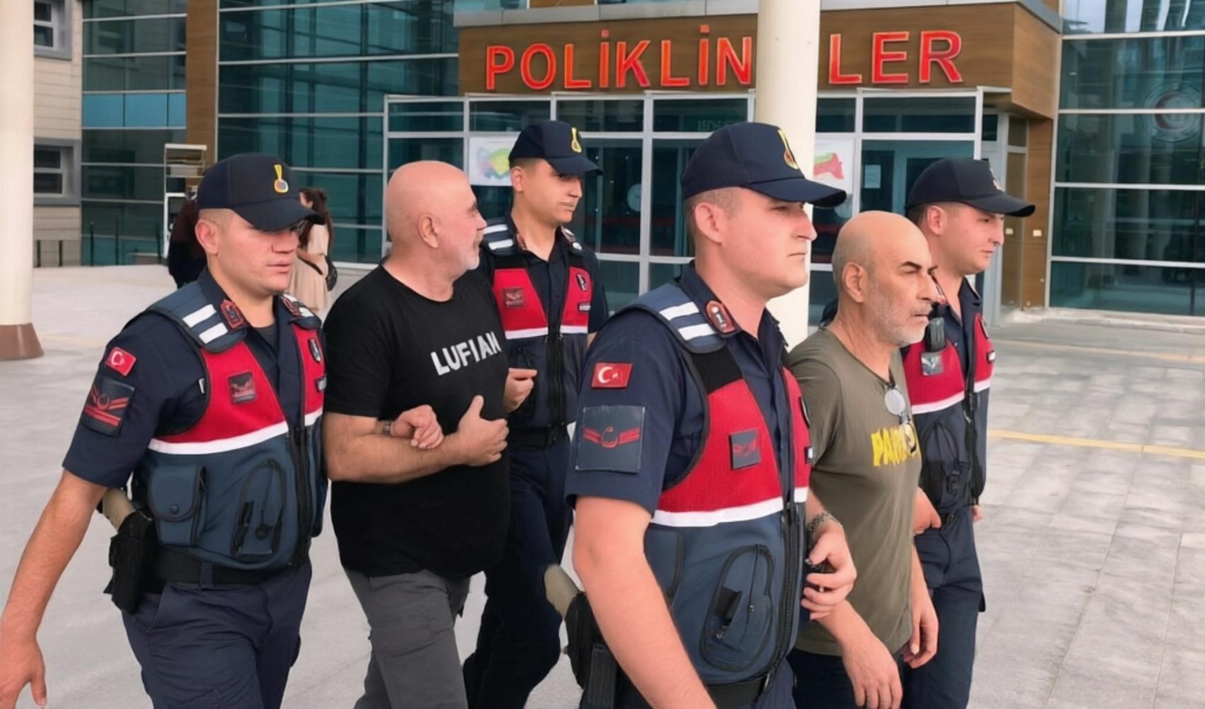 Ezel Akay adli kontrolle serbest bırakıldı, kardeşi Eren Kazım Akay tutuklandı