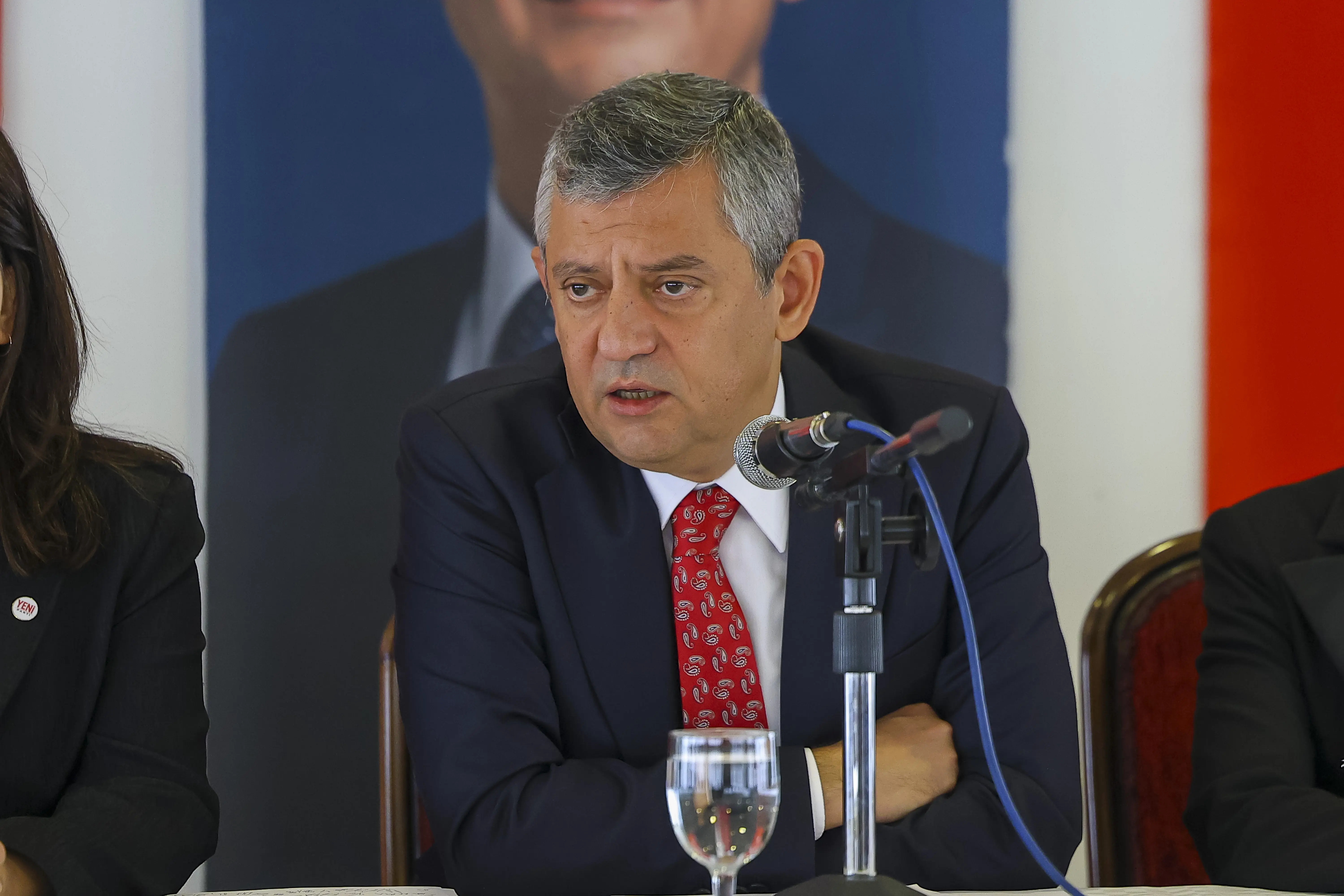 Yeni Parti'nin 'vitrin' oyunu ayyuka çıktı! 'Değişim' dedi koltukçuları getirdi