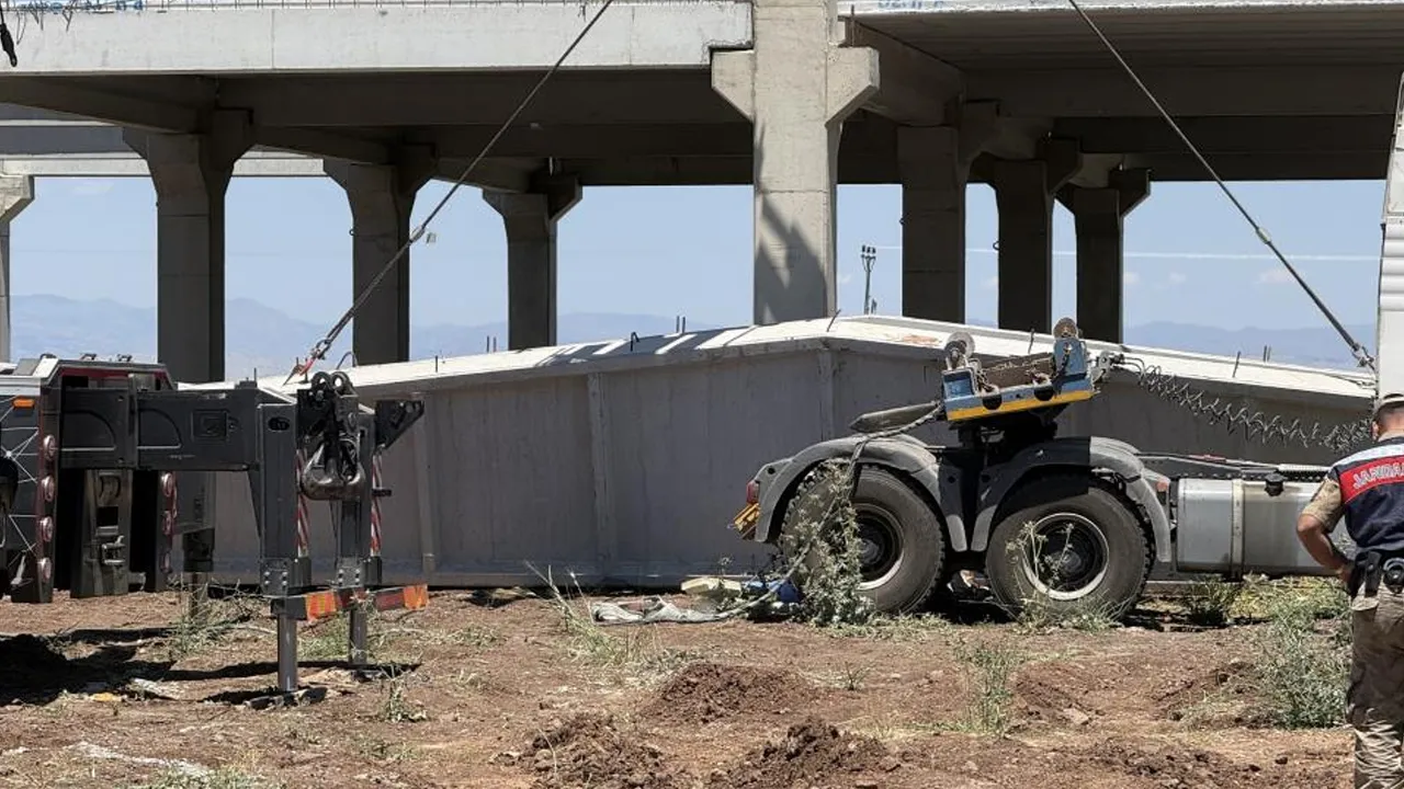 Diyarbakır'da feci ölüm! 15 tonluk beton blok altında kaldı