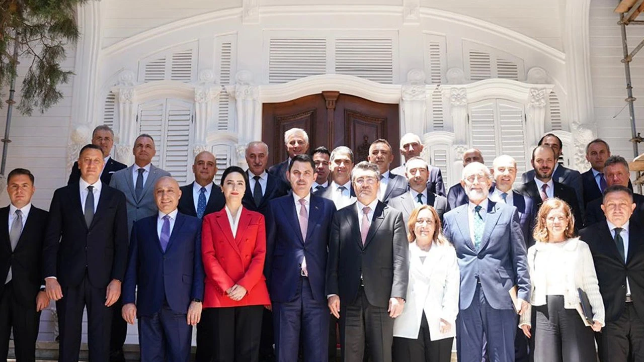 Bakan Kurum, Türkiye Bankalar Birliği Yönetim Kurulu üyeleriyle bir araya geldi