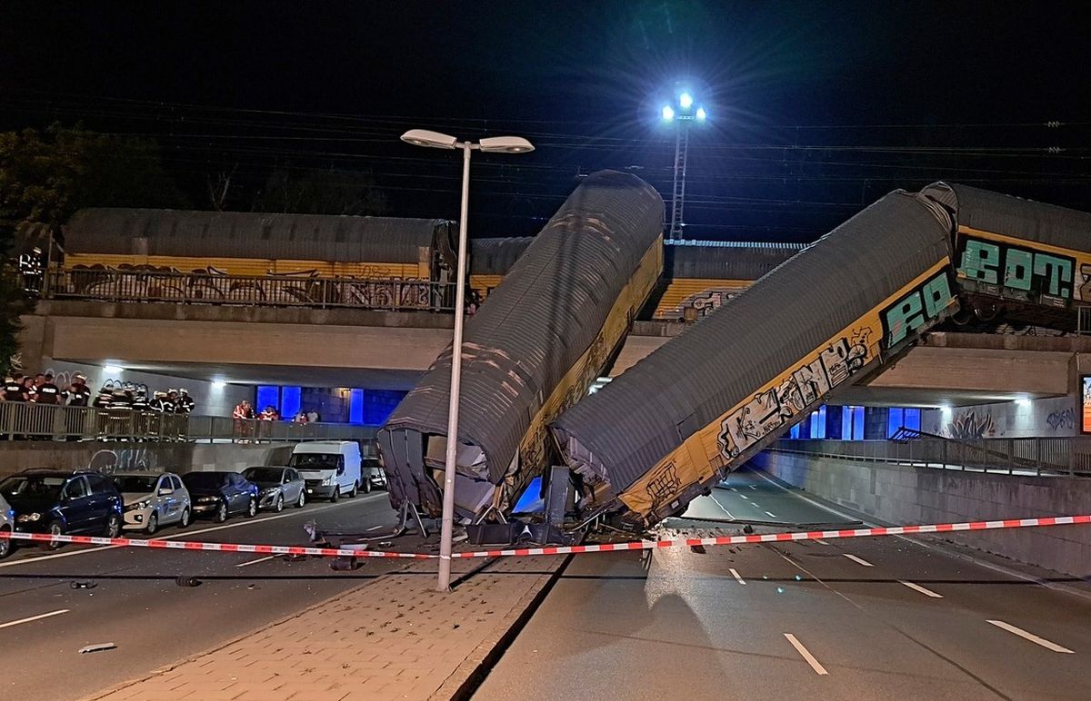 Almanya'da iki yük treni çarpıştı: 1 ölü