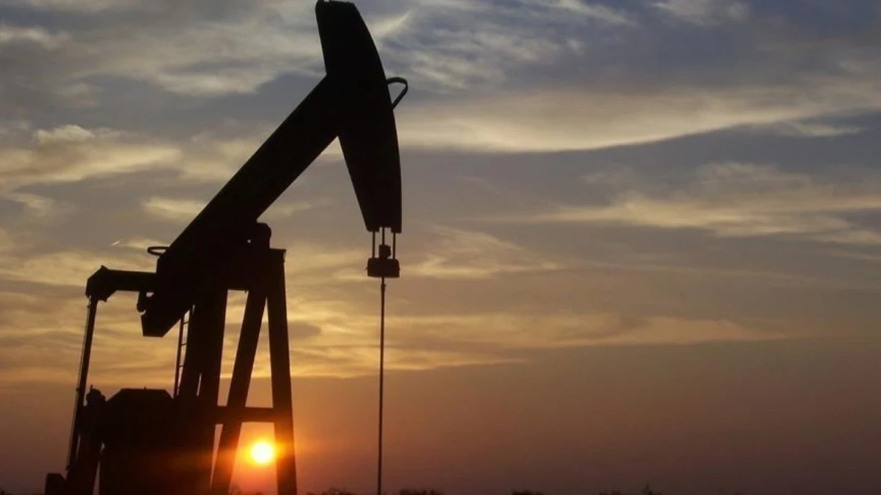 Hürmüz kapalı, petrol dengede! İşte petrolün yükselmemesinin 4 nedeni
