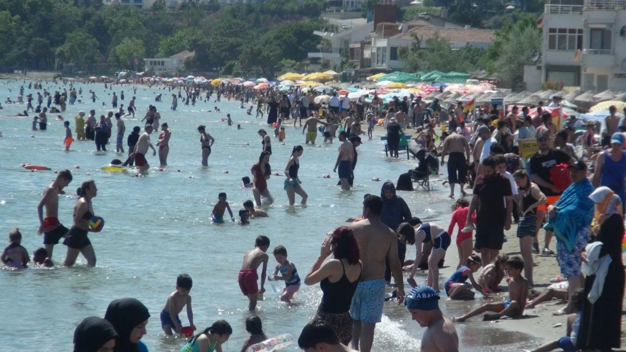 İstanbul'da sıcak hava! Sahiller dolup taştı