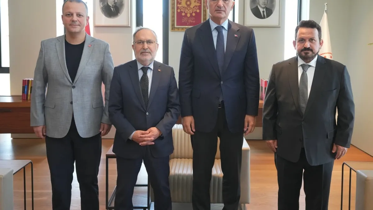 Bakan Ersoy, 15 Temmuz Derneği heyeti ile bir araya geldi
