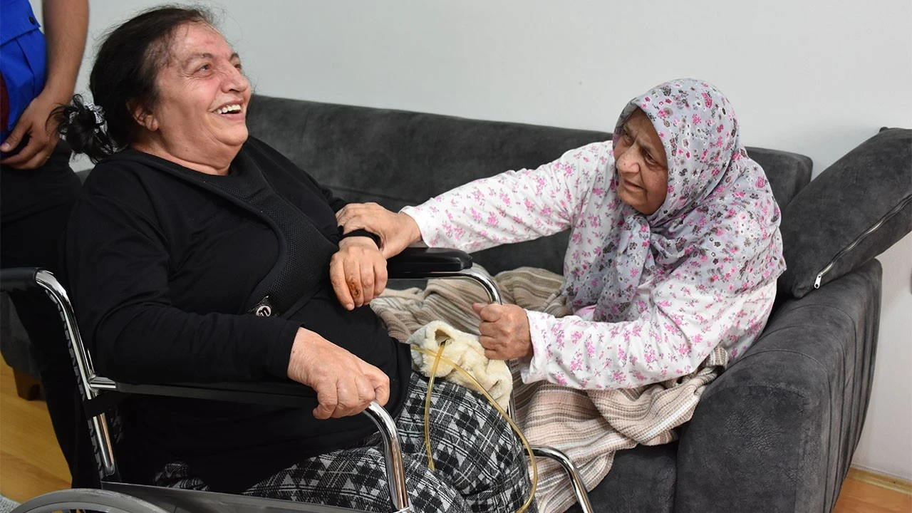 Anne ve kızı 30 yıl sonra kavuştu! Göz yaşları sel oldu: “Bir daha göremeyecektim!”