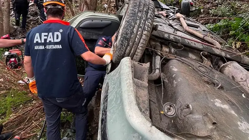 Sivas'ta otomobil devrildi: 1 ölü, 4 yaralı