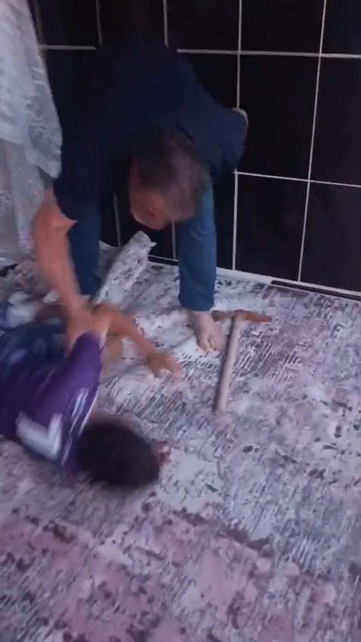 10 yaşındaki çocuğu dövdü, adli kontrolle serbest kaldı