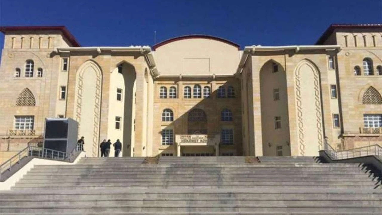 Hakkari Valiliği kayıp dağcı arama çalışmaları hakkında açıklama yaptı