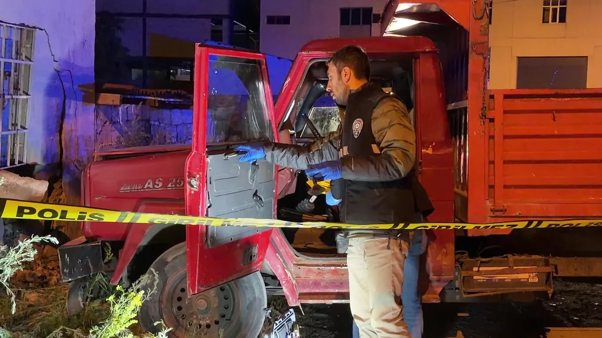 SON DAKİKA… Erzurum’da kamyonet faciası! 5 yaşındaki Burak Ayaz Erdem’in feci sonu: Araç ve duvarın arasında sıkışıp…
