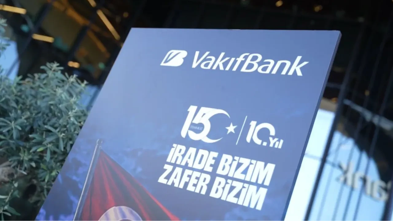 “İrade Bizim, Zafer Bizim” sergisi ziyaretçileriyle buluştu
