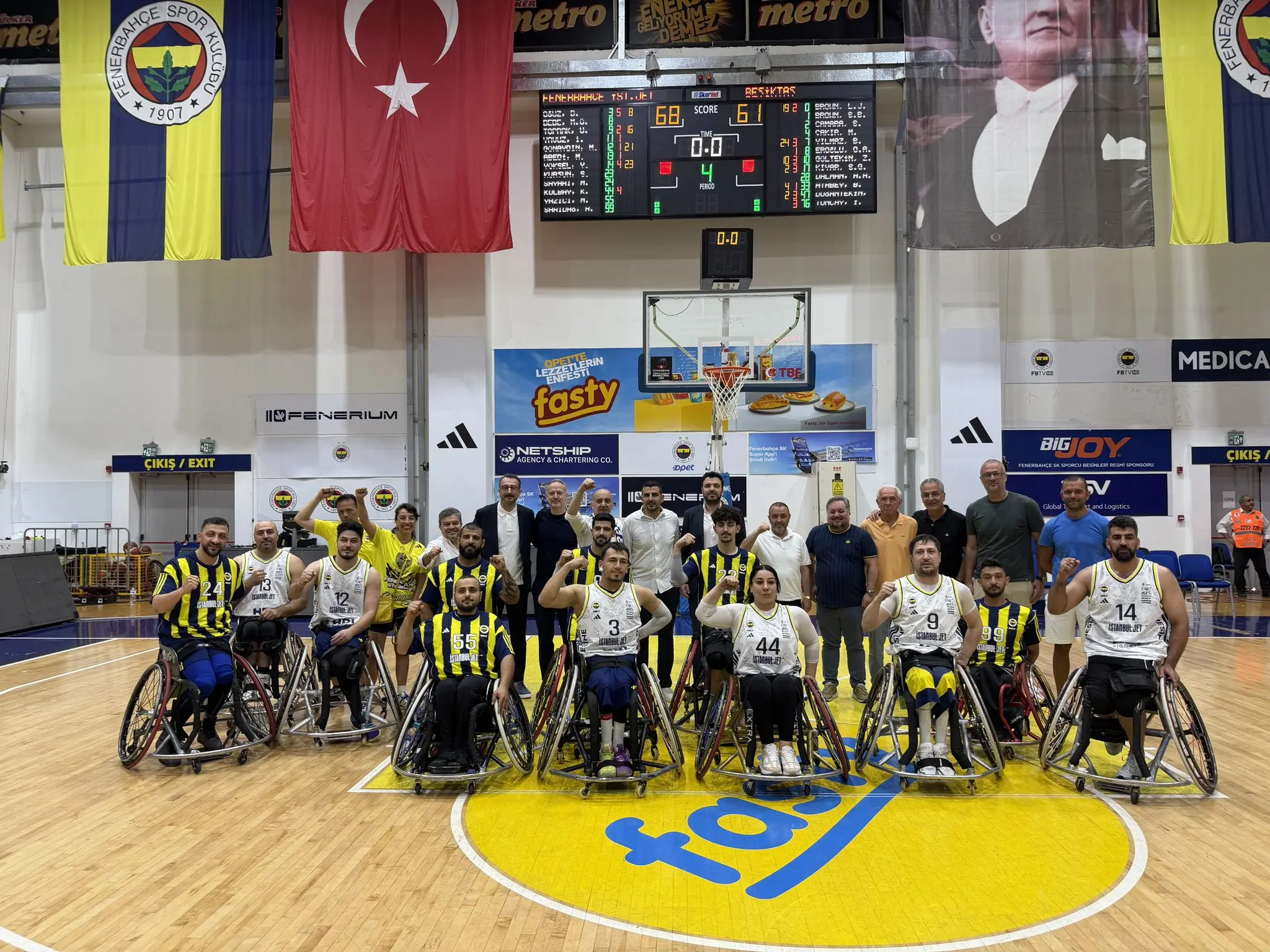 Fenerbahçe, final serisine galibiyetle başladı