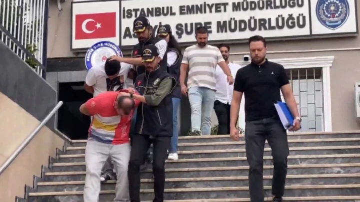 Bakırköy'de uzun namlulu silahla oto galeriye kurşun yağdıran şüpheliler gözaltına alındı