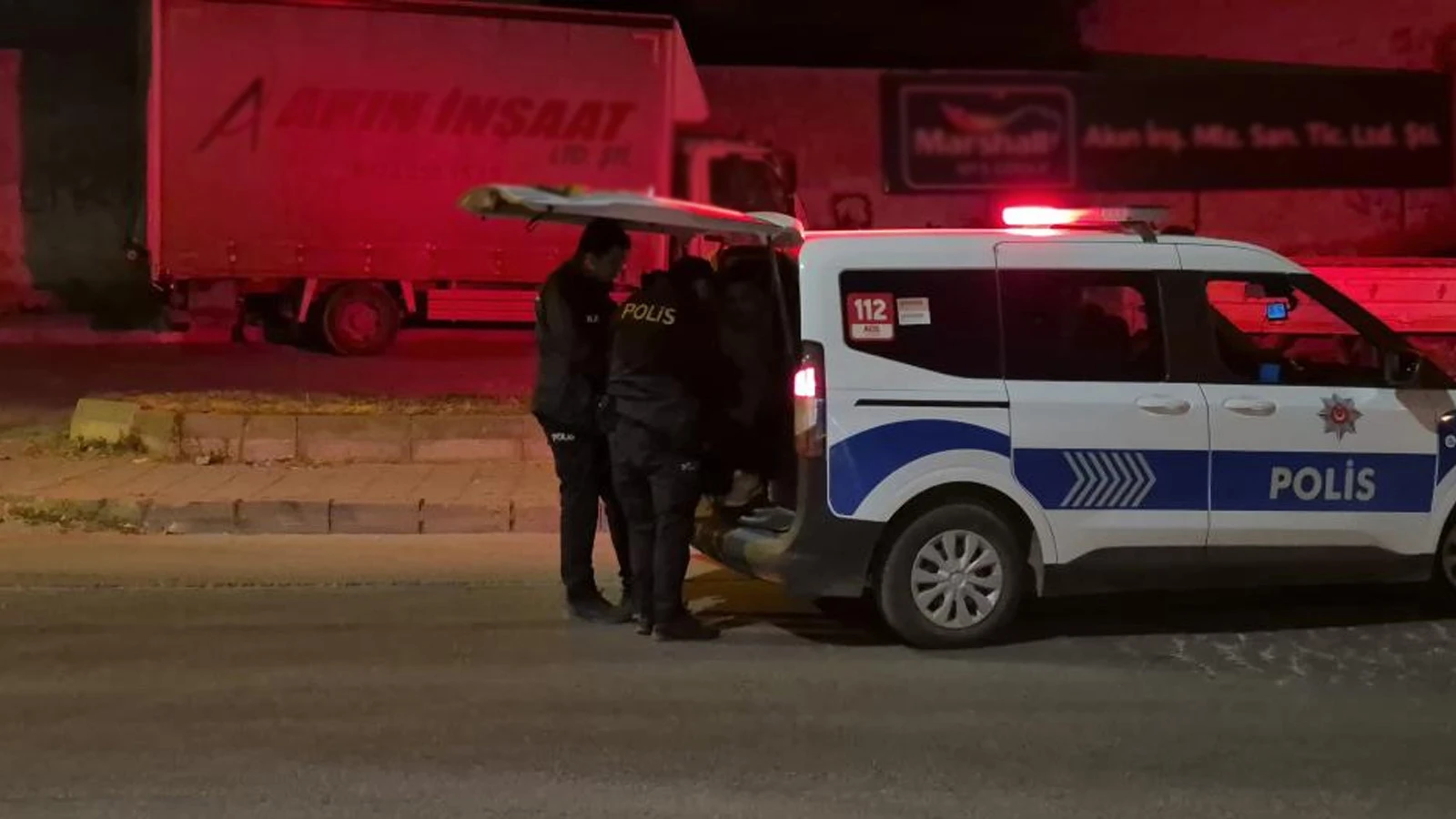 Cezaevinden izinli çıktı, elindeki bıçakla annesine dehşeti yaşattı