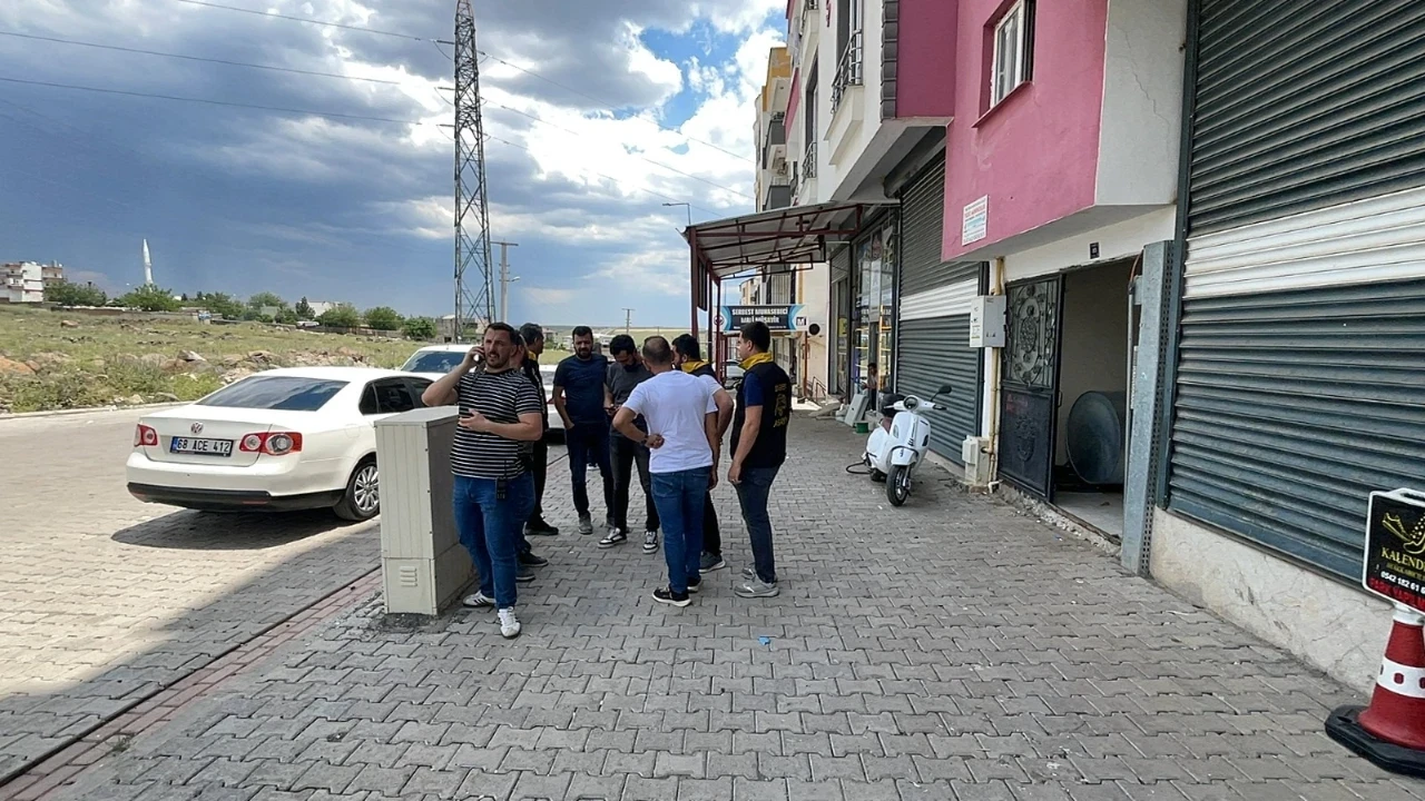 Tartıştığı eşi ve kızını tabancayla vurup kaçtı
