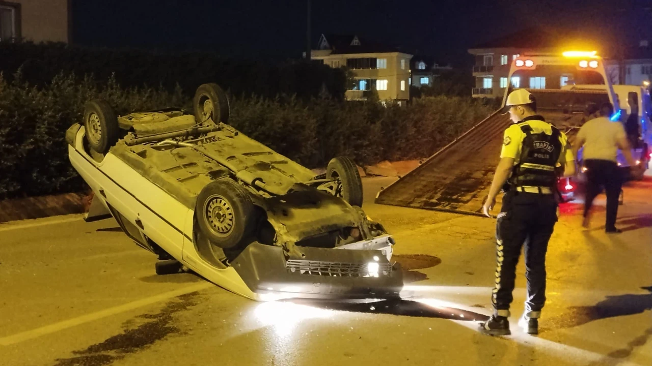 Bursa'da takla atan otomobilin sürücüsü yaralandı