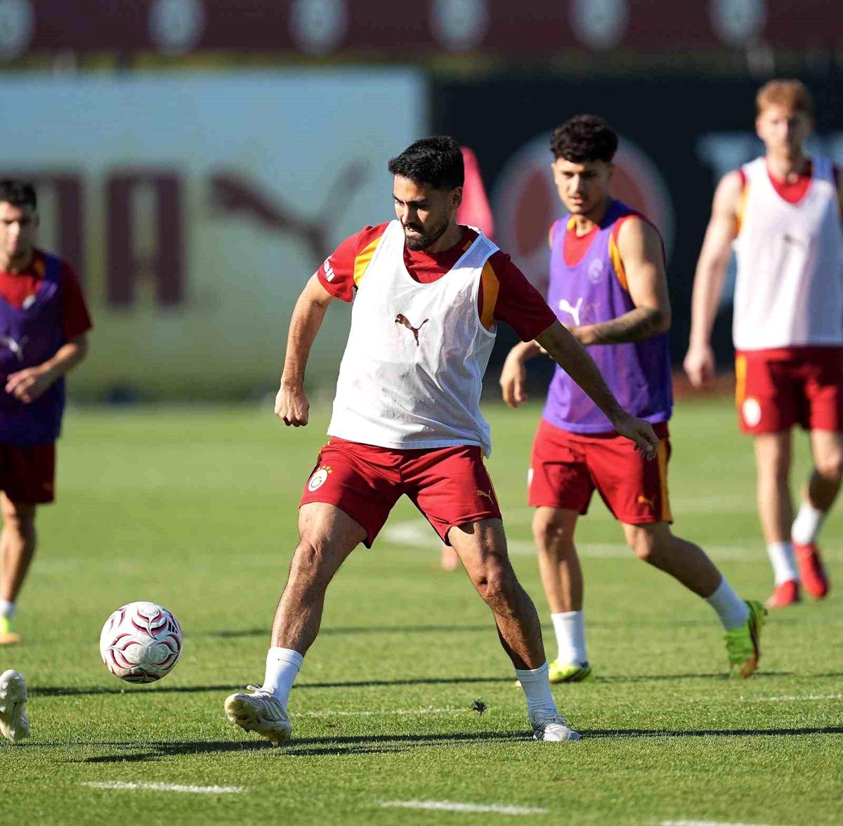 Galatasaray, sabah salonda, akşam sahada çalıştı