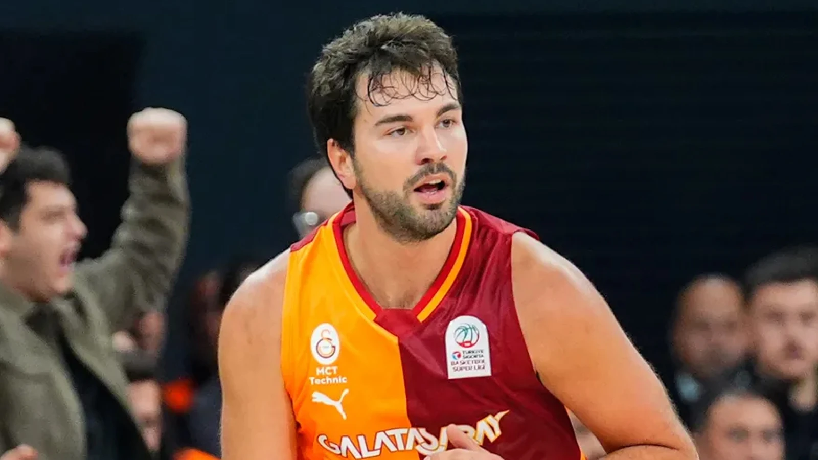 Galatasaray Erkek Basketbol Takımı'nda Buğrahan Tuncer'in sözleşmesi yenilendi