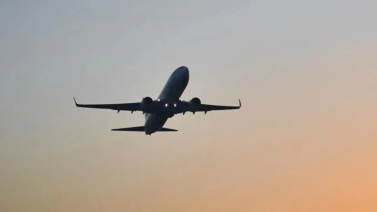 Pilot hatası gökyüzünde alarma neden oldu