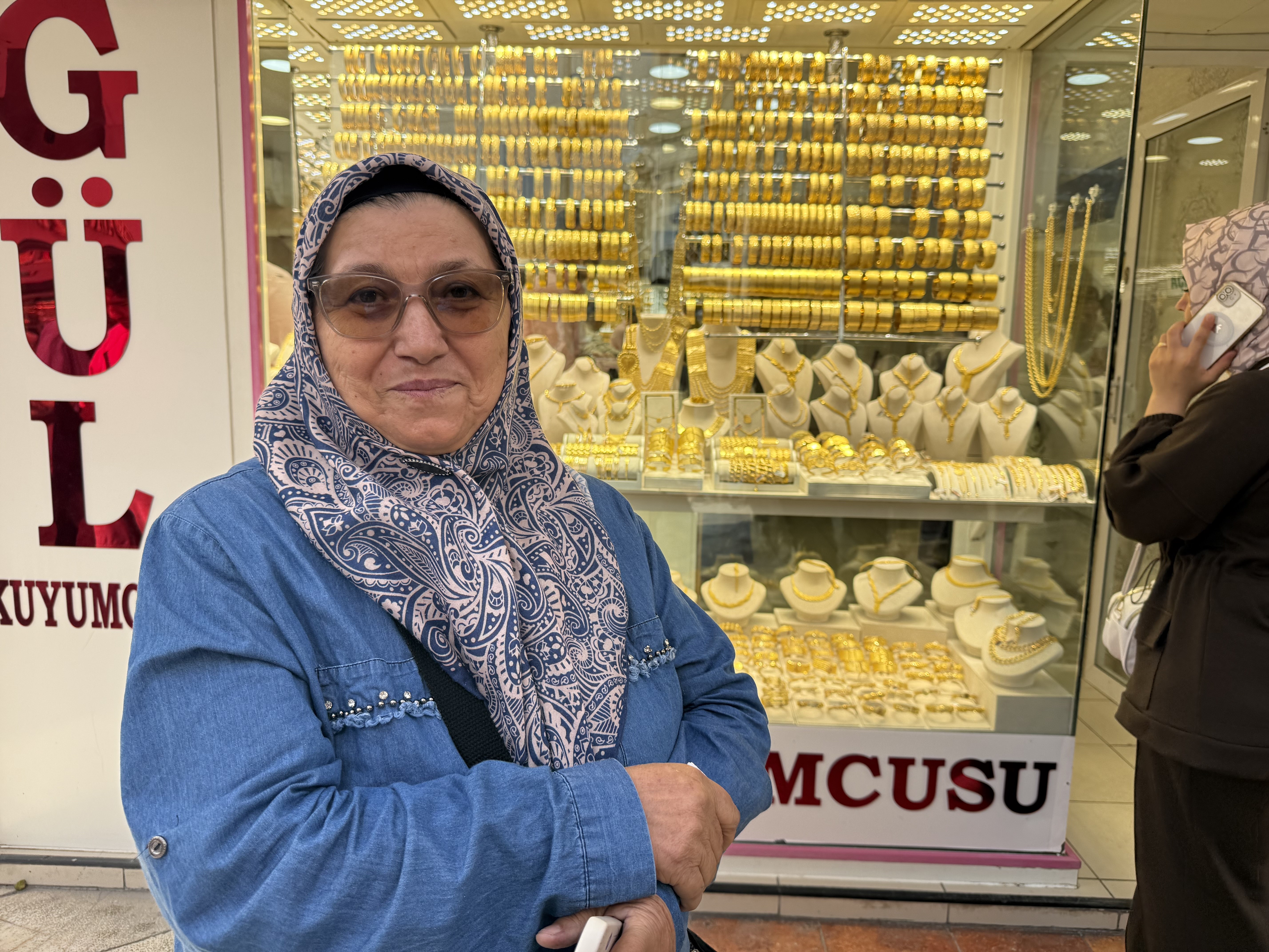 1 milyon 300 bin lira dolandırılmaktan kuyumcunun dikkati sayesinde kurtuldu