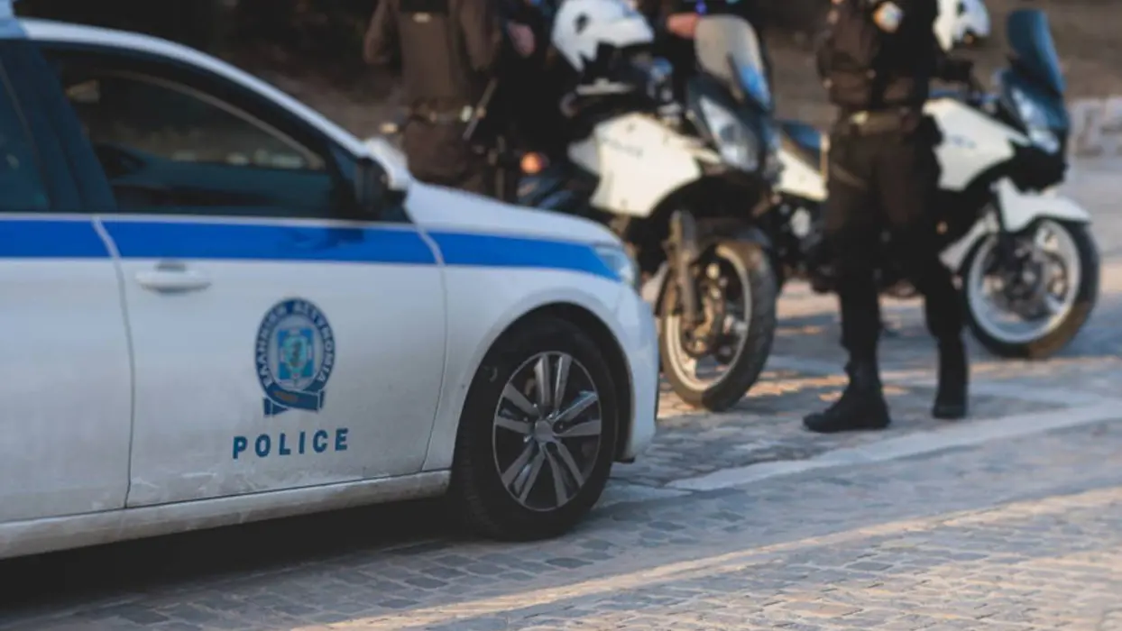 Selanik'te kanlı saldırı! İktidar partisi siyasetçisinin binası hedef alındı: 5 yaralı
