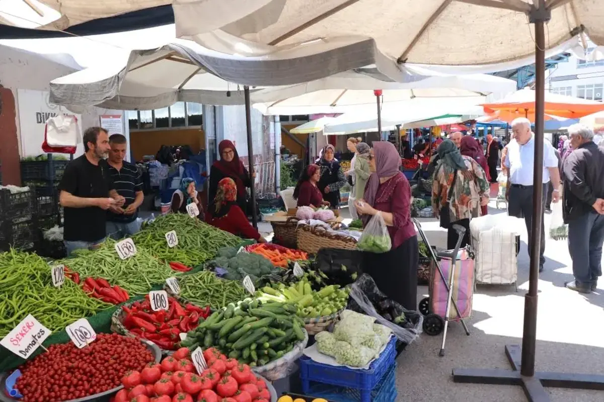 Yaz meyvelerinde fiyatlar düştü! Vatandaşlar kapış kapış aldı