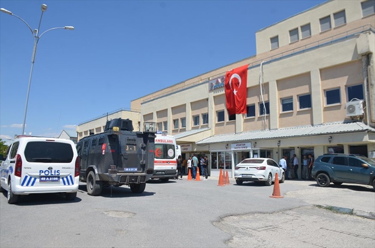 Muş'ta devrilen traktörün römorkundaki 1 kişi öldü, 23 kişi yaralandı