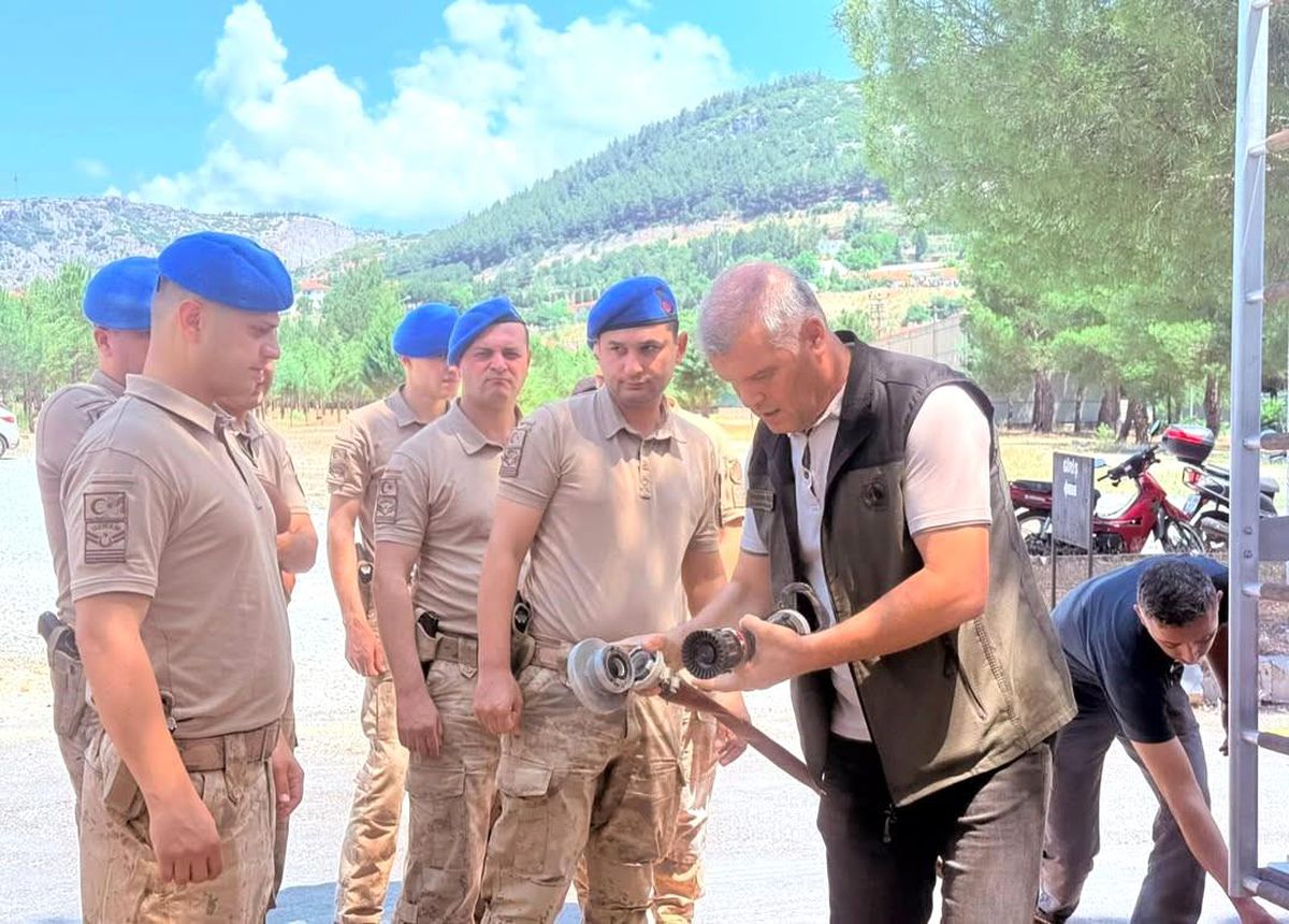 Muğla'da komandolara orman yangını eğitimi