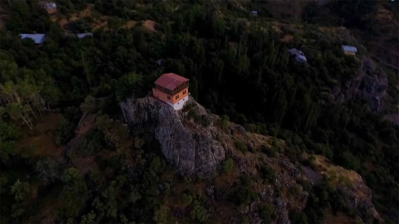 Burada yaşamak yürek ister Simge ev satışa çıktı