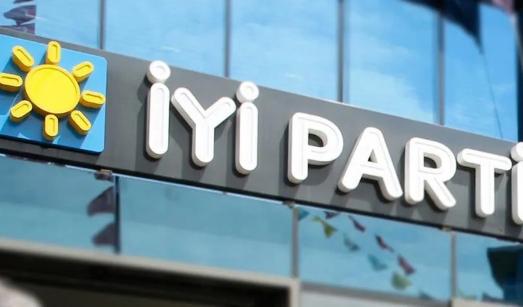 Telefonlarını kapattı, kimse ulaşamıyor: Siyasette yeni transfer iddiası