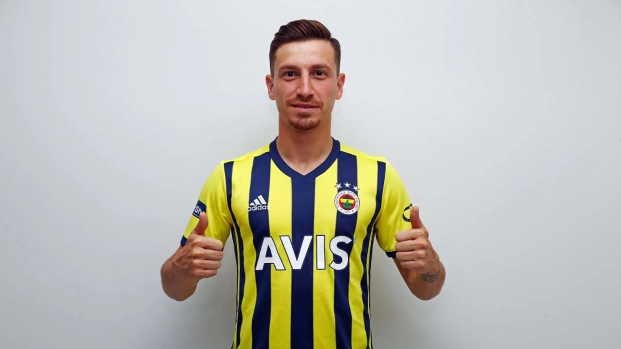 Ve beklenen karar verildi! Fenerbahçe’de Mert Hakan’ın geleceği belli oldu