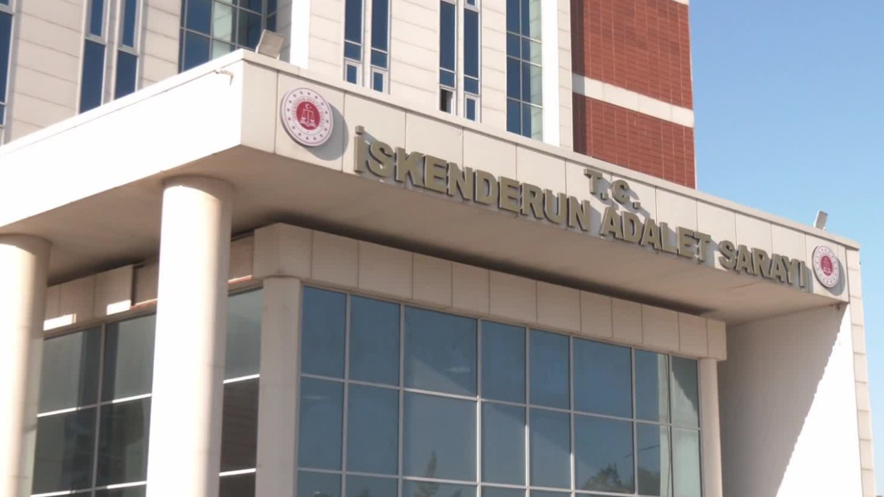 Depremde yıkılan İskenderun Devlet Hastanesi'yle ilgili tazminat davalarında bilirkişi raporları çelişti