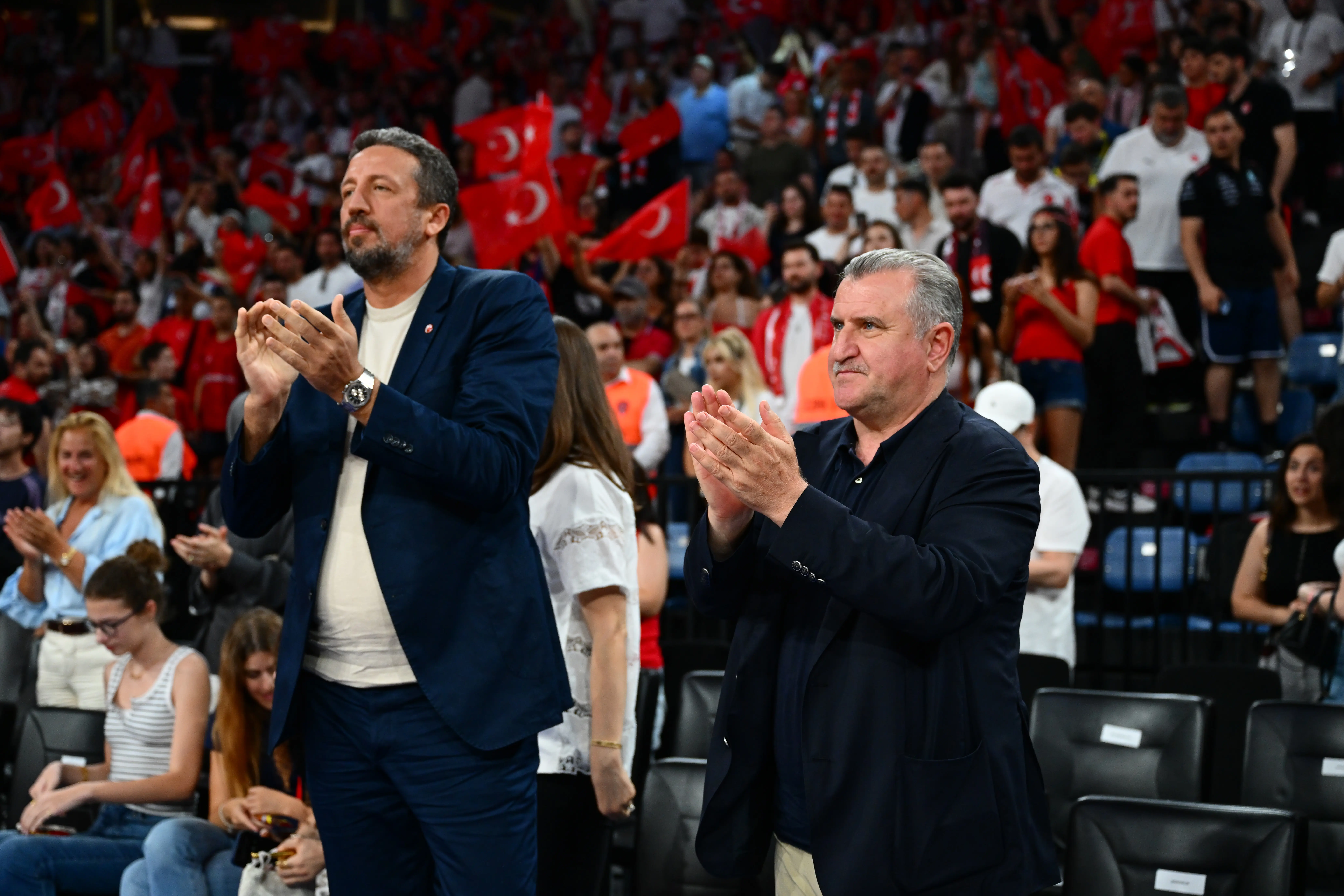 Bakan Osman Aşkın Bak'tan 12 Dev Adam'a tebrik