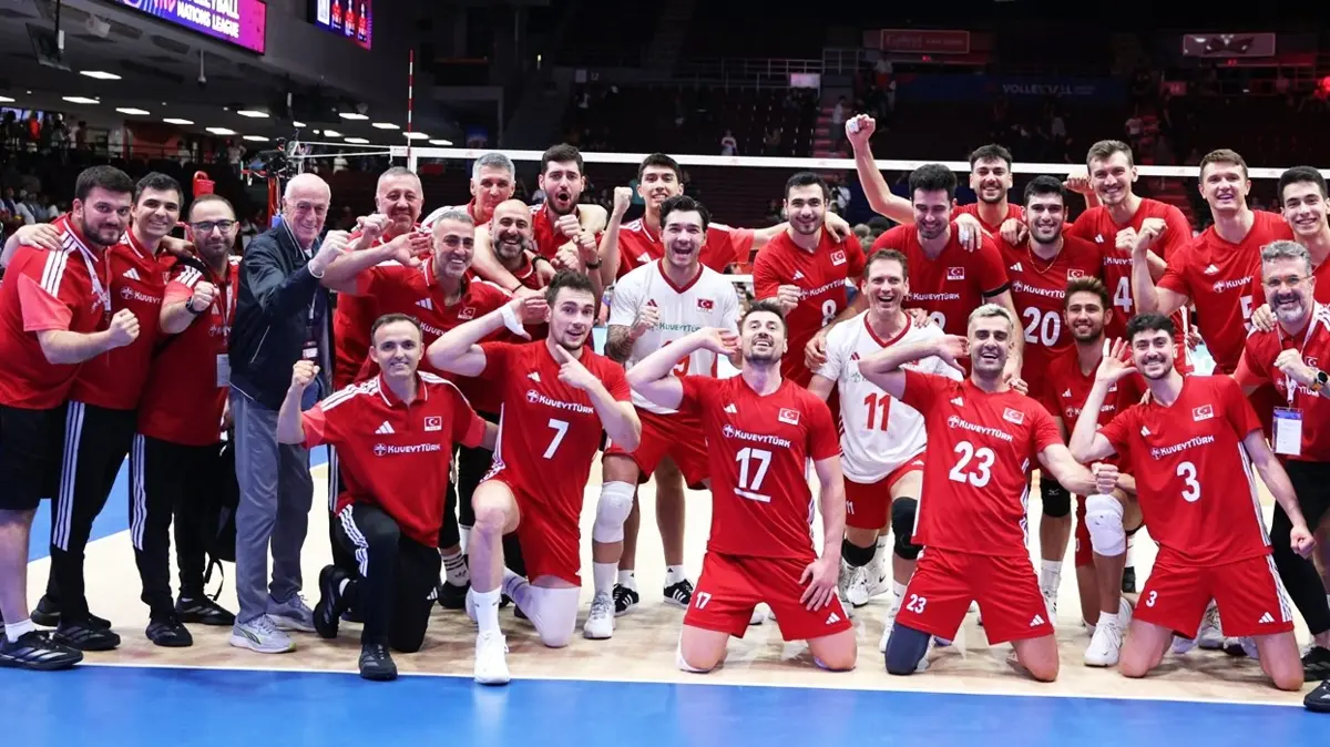 Efeler, Fransa'ya set vermeden kazandı