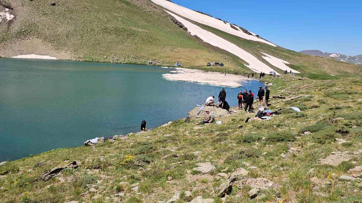 Sıcaktan bunalanlar Çalyan Gölü'ne akın ediyor