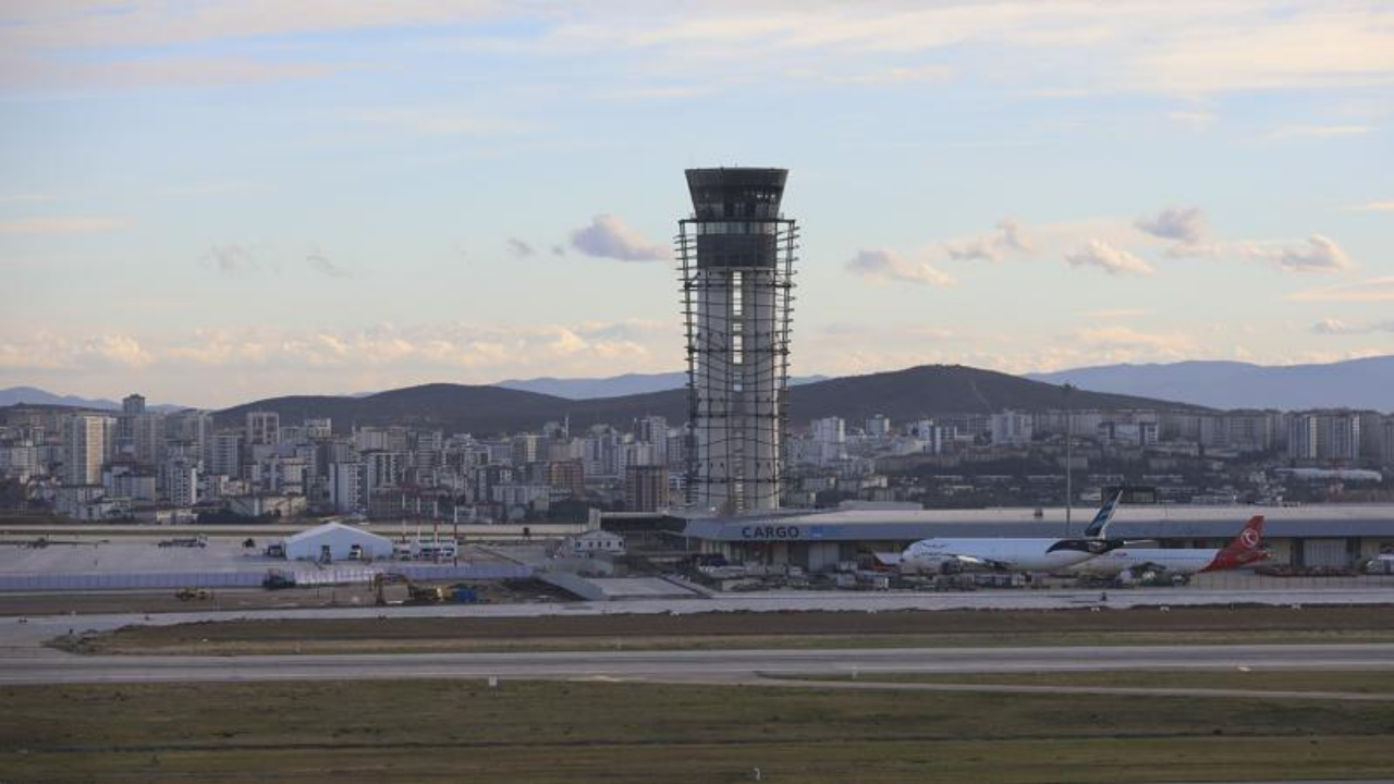 Türkiye'nin nüfusundan fazla kişi uçtu: 5 ayda hava yolunda rekor trafik