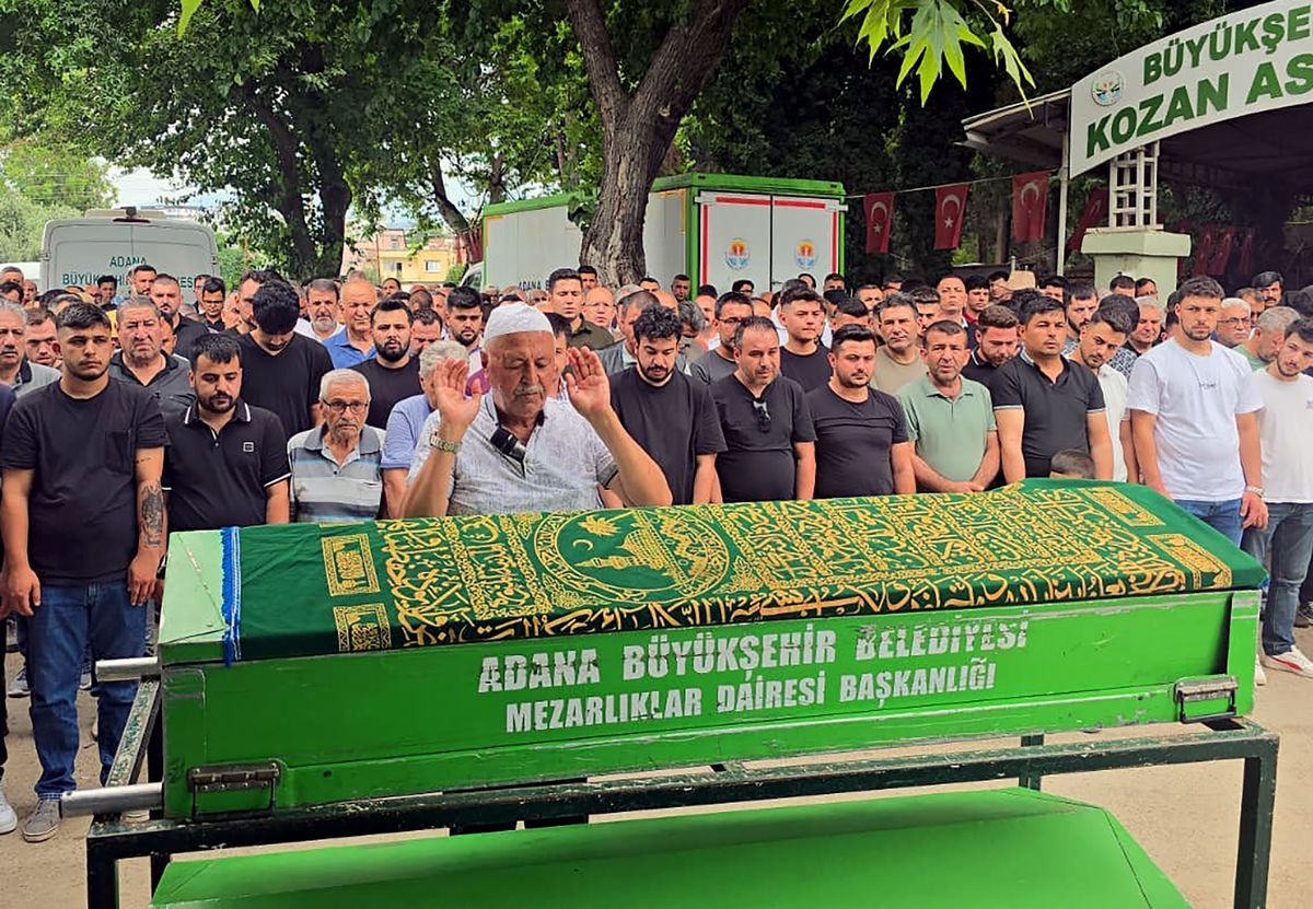 Para istediği babası tarafından çıkan tartışmada öldürülmüştü; toprağa verildi