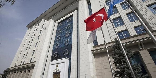 AK Parti'de iki il başkanı görevden ayrıldı