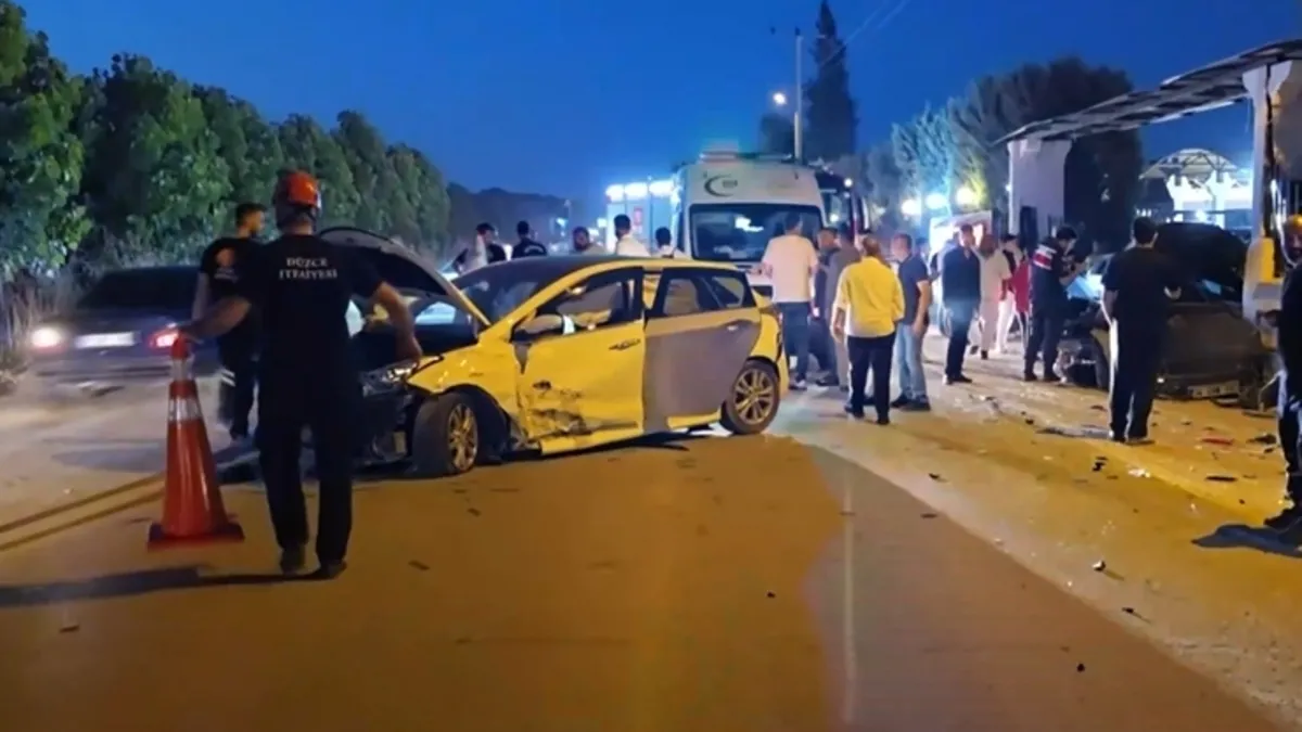 Düğün salonu önünde kaza: 4 yaralı