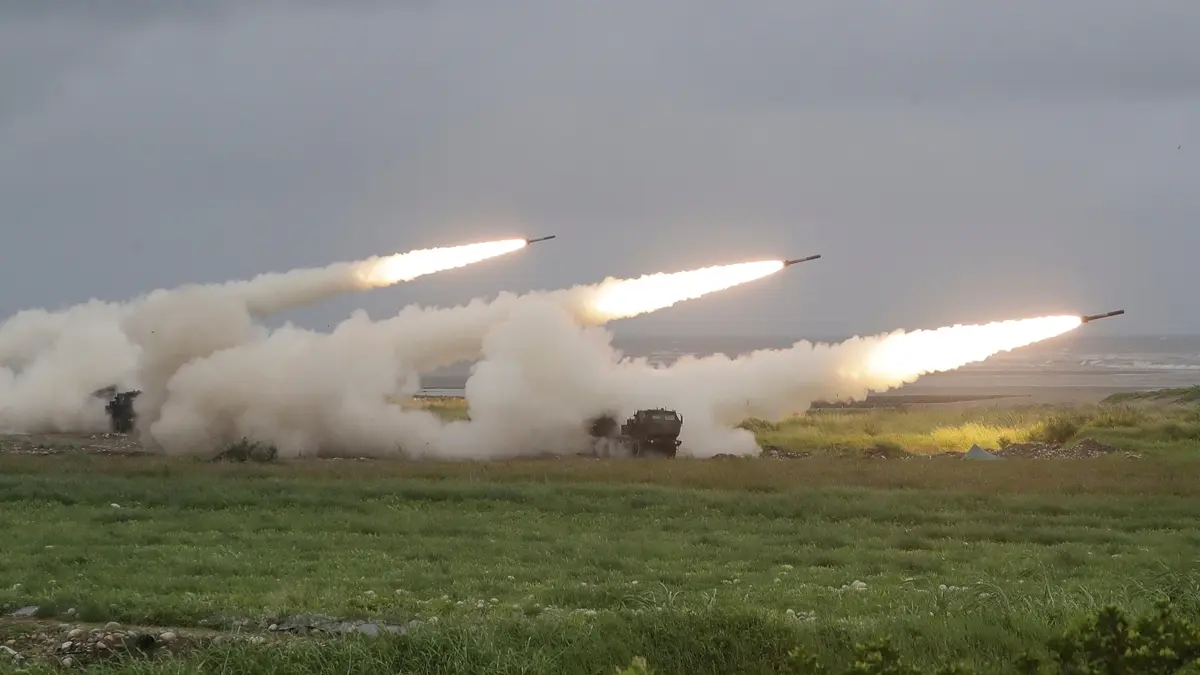 Bölgede gerilim had saftada... ABD yapımı roketler Çin'e doğru ateşlendi
