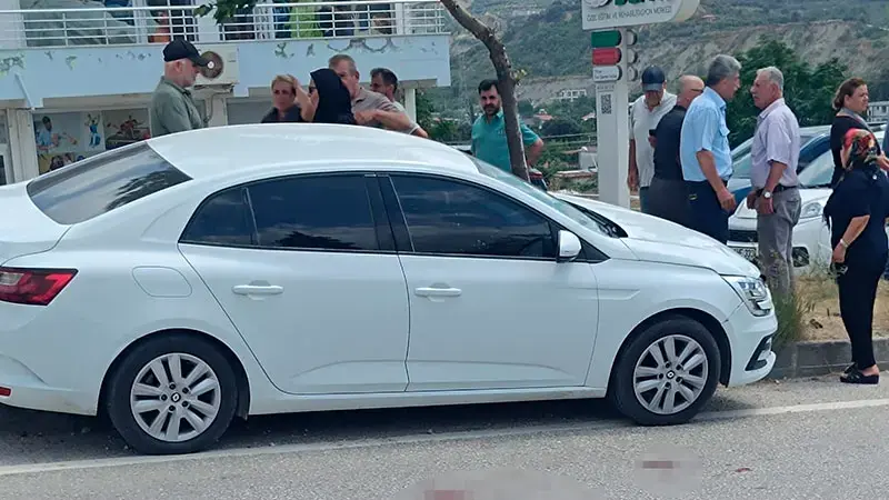 Taziyeye giderken otomobilin çarptığı kadın öldü