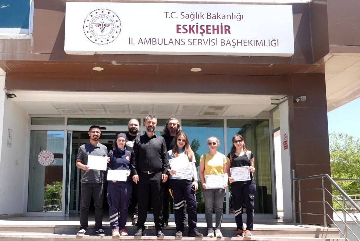 Eskişehir'de başarılı Acil Sağlık ekiplerine başarı ve teşekkür belgesi verildi